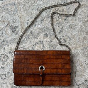 Faux-crocodile embossed clutch 🤎⛓️‍💥